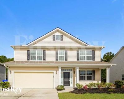 5 Bedroom 3.5BA 2958 ft Pet-Friendly Apartment For Rent in North Charleston, SC