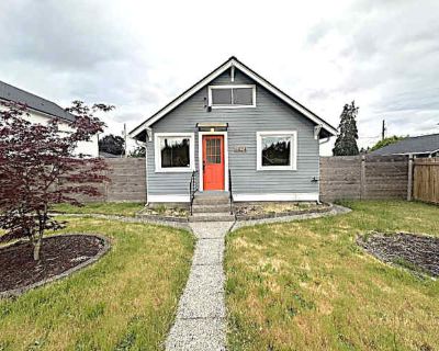 Cozy Meets Chic 2BR Home with Outdoor Bliss!. This historic port city with jobs and a great quality of life has a revitalized downtown you'll love. In unit laundry Patio / balcony Granite counters Dishwasher Pet friendly Garage Unit Amenities carpet dishwasher granite counters in unit laundry microwave oven patio / balcony range refrigerator recently renovated stainless steel Property Amenities...