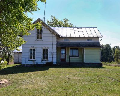 4 Bedroom 1BA 1393 ft Single Family House For Sale in Angola, IN