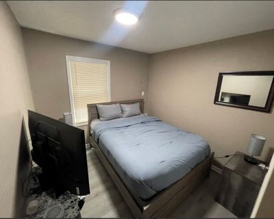 $599 per month room to rent in Gladstone