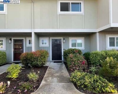 2 Bedroom 2BA 1056 ft Townhouse For Sale in CASTRO VALLEY, CA