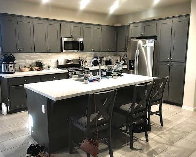 Private room with shared bathroom in a House with 4 roomies, Turlock, CA 95382
