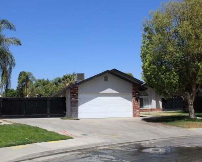 4 Bedroom 2.5BA 1689 ft Apartment For Rent in Bakersfield, CA