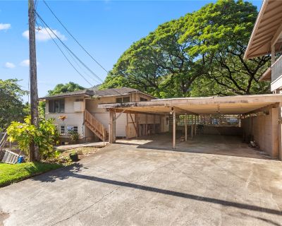 4 Bedroom 2BA 1851 ft Single Family Home For Sale in Honolulu, HI