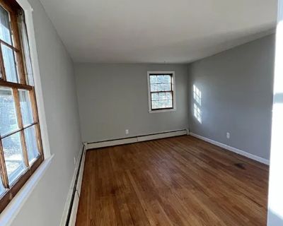 Pet friendly $900 per month room to rent in Bristol