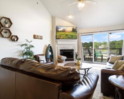 4 Bedroom 2BA Pet-Friendly Condo Vacation Rental in Paulie's Place, Osage Beach, MO