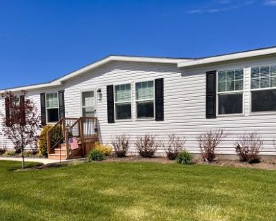 3 Bedroom 2BA 1456 ft Mobile Home For Sale in Goshen, IN