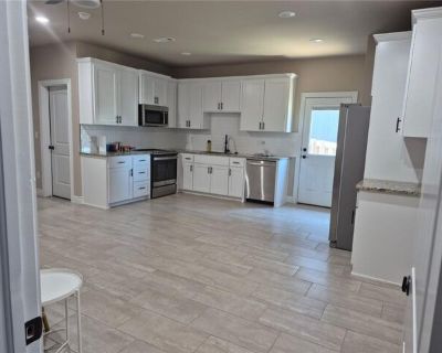 2616 N Justin Dr. 2616 N Justin Dr, Fayetteville, AR-72704 unit-A - A modern 1 bedroom, 1 bathroom townhome unit featuring a generously sized kitchen, complete with dishwasher, fridge, stove, and washer/dryer set! Easily move in. Located only approximately 3 miles from the University of Arkansas, a short drive to shopping locales, and easy access to I-49. This unit offers convenience, comfort, ...