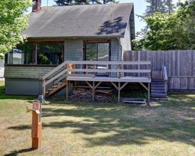 3 Bedroom 1BA 1783 ft Single Family Home For Sale in SEAVIEW, WA