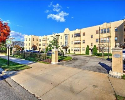 Narragansett Blvd Apt E, Cranston, Condo For Rent