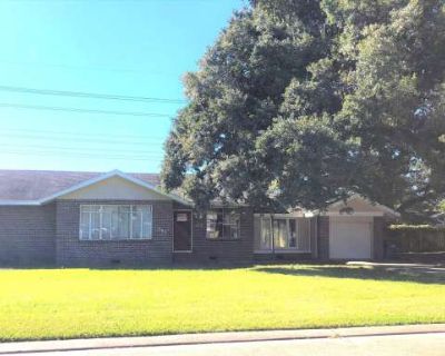 1 Bedroom 1BA 767 ft Pet-Friendly Apartment For Rent in Lafayette, LA