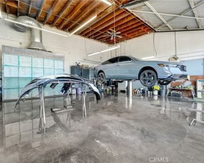 2000 ft Commercial Property For Sale in Canoga Park, CA
