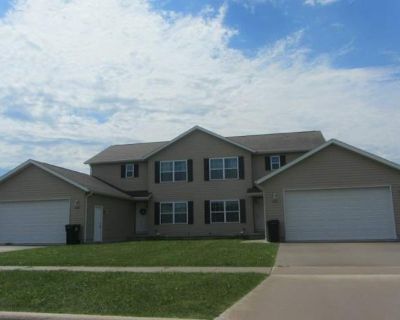 4 Bedroom 4BA 1600 ft Furnished Apartment For Rent in Cedar Falls, IA