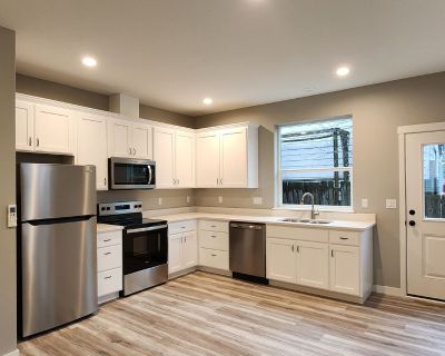 2 Bedroom 2.5BA 1100 ft Pet-Friendly Townhouse For Rent in Salem, OR