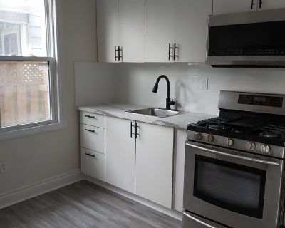 440 Parent Avenue. This good sized 1-bedroom main floor unit is located close to historic Walkerville, the waterfront, and downtown. Featuring an updated kitchen and bathroom, big bright windows, new flooring and a neutral colour scheme.. Recently rehabbed, High ceilings, Shared laundry, Stainless steel appliances, Refrigerator, Water/sewer included, Open floor plan, Living room, Microwave, Air...