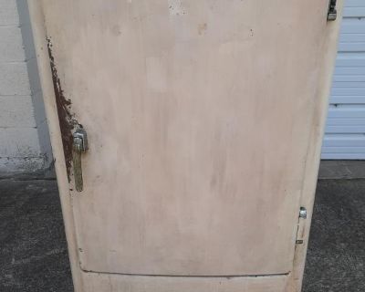 GE REFRIGERATOR! VINTAGE! $50