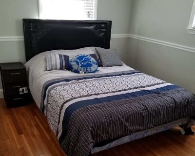 Available on: december 1. Furnished. Parking available * Students welcome * 40+ years welcome. Place is clean. Great location. Quiet and residential neighborhood. 30 minutes from Boston.. Rent $1,400 per month Bills Included Security deposit $1,400 Property type Apartment Room furnishing Furnished Available on December 1. Place is clean. Great location. Quiet and residential neighborhood. 30 mi...