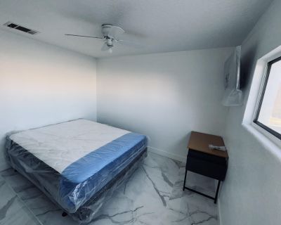 Move into a cozy House today! Comfortable and newly-renovated, this is the perfect place to call home. The kitchen comes equipped with a fridge, sink, oven, stovetop, as well as dishwasher, making it the perfect spot to whip up a meal or two.The neighbourhood is close to public transit, and you wont be far from all Las Vegas has to offer.. 1 Bedroom. 6 Bathroom