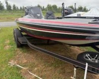 Introducing the Skeeter ZX200 single console boat, equipped with a powerful Yamaha VF200 SHO engine and a tandem axle trailer. This model features a sleek color option 3 and boasts an upgraded Ultrex 80lb trolling motor with i-Pilot Link for enhanced control. Additionally, it comes with a Minn Kota Precision 3 bank charger, a Hoot Foot control, and two Helix 7 fish finders for an exceptional fi...