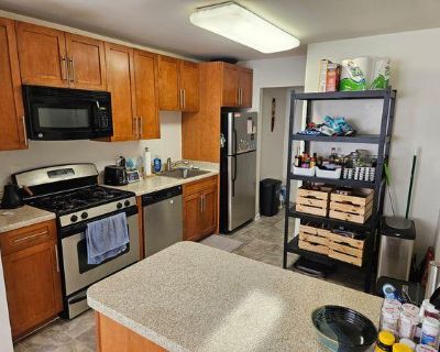 Room For Rent in 2BR 1BA Property, Fairfax, VA