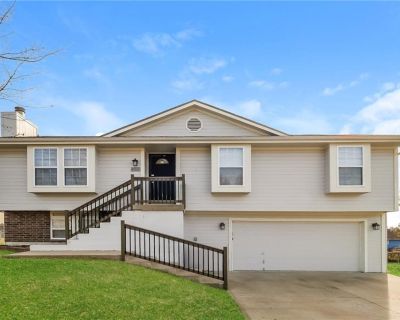 3 Bedroom 2BA Apartment For Rent in Raymore, MO