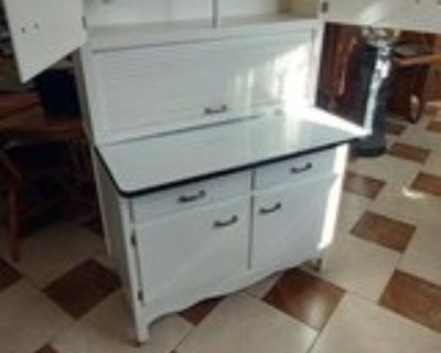 Hoosier Cabinet With Flour Sifter