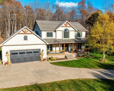 4 Bedroom 2BA 2501 ft Single Family House For Sale in Hancock, MI