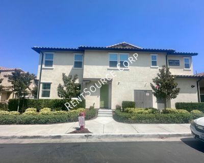 3 Bedroom 3BA 1760 ft Pet-Friendly Townhouse For Rent in Santa Clarita, CA