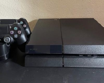 Sony PlayStation 4 500GB+ 2 Controllers + Games