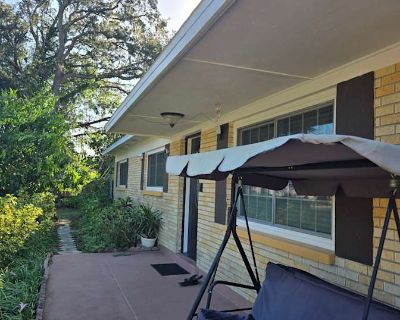 Private room with shared bathroom in a House with 1 roomie, Brandon, FL 33511