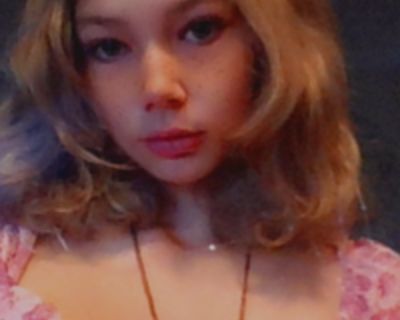 Charlotte G is looking for a New Roommate in Los Angeles with a budget of $400.00