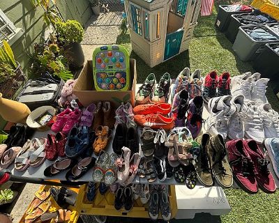Multi fam yard sale !!