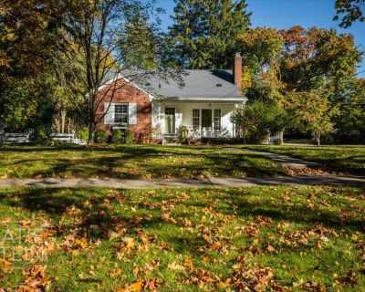 3 Bedroom 2BA 1991 ft Single Family House For Sale in Grand Rapids, MI