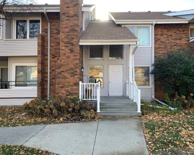 3 Bedroom 2BA 1376 ft Condo For Sale in West Des Moines, IA