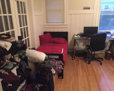 Subleasing Spot in Double for Spring Semester 0 Blocks from Campus