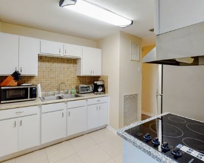 Furnished Room for Rent - Renovated Comfy Tampa CoLiving | Stylish Furn