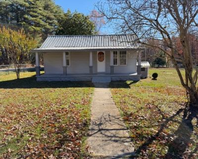 2 Bedroom 1BA 932 ft Single Family House For Sale in Sewanee, TN