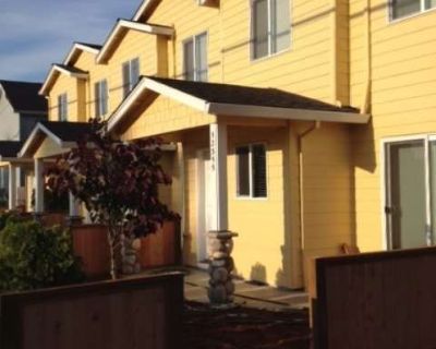 3 Bedroom 2.5BA 1300 ft Apartment For Rent in Scappoose, OR