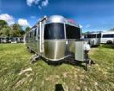 2017 Airstream Classic 30rbt