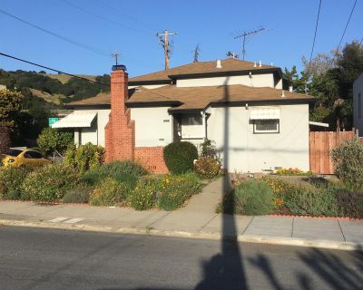 Fortuna Ave. Upper Broadmoor classic, old world charmer! Light and bright with bonus laundry/ office room. Attached one car garage. Private outside patio. Excellent natural light throughout. Walking distance to Roosevelt Elementary School. Easy access to 580 frwy and near San Leandro BART. Excellent lighting throughout add to the special ambiance of this unique home. Apply with RentSpree https:...
