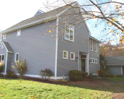 2 Bedroom 1BA 2112 ft Condo For Rent in Newington, CT