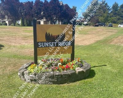 2 Bedroom 1BA 982 ft Pet-Friendly Condo For Rent in Renton, WA