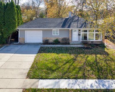 3 Bedroom 1BA 1154 ft Single Family Home For Sale in NORTHBROOK, IL