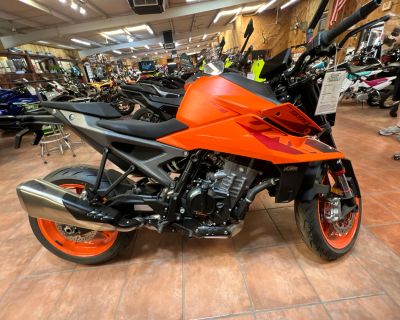 2024 KTM 990 Duke