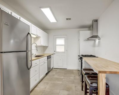 Furnished Room for Rent - Gilbert House with Dining area. Newlyrenovated & c