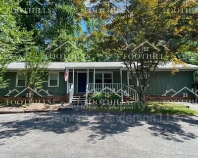 3 Bedroom 2BA 1500 ft Pet-Friendly Apartment For Rent in Pendleton, SC