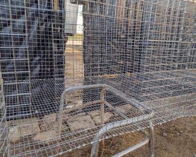 Large 10 Foot, 5 hole Rabbit Chicken Quail Grow Out Wire Cag