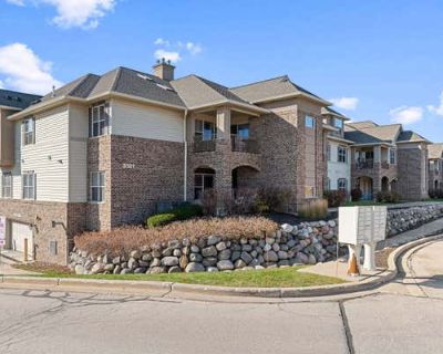 2 Bedroom 2BA 1626 ft Condominium For Sale in FRANKLIN, WI
