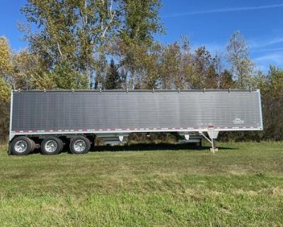 2025 Wilson Hopper Bottom Grain Trailer