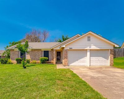3 Bedroom 2BA 1536 ft Condo For Rent in Arlington, TX